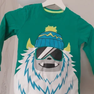 Långärmad tröja barn  - Bra skick, strl 110