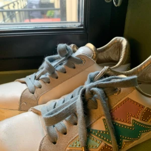 Zadig storlek 39 - Zadig skor i storlek 39, använda fåtal gånger. Lite slitna på ena innersidan av skorn