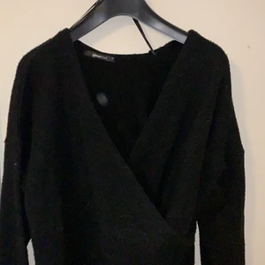 Stickad tröja ifrån gina - Jätte fin stixkad omlott tröja som ni kan se på bilden