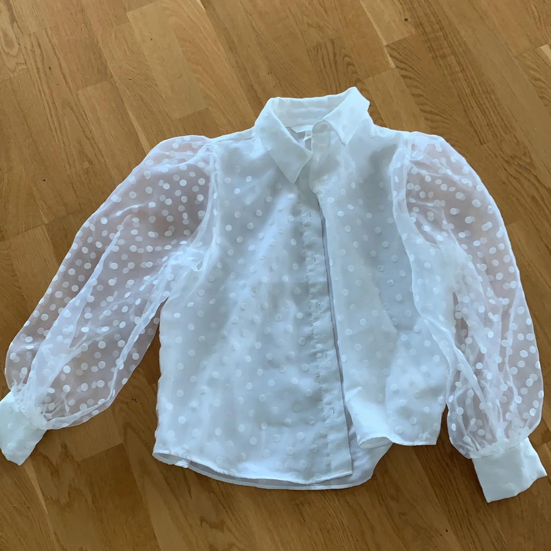 Vit blus med puffärm! - 90