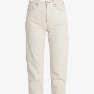 Beige jeans  - Säljer mina favoritjeans ifrån urbanoutfitters då dom har blivit för små :(💕 Dom är lite små i storleken så sitter mer som 24or ✨