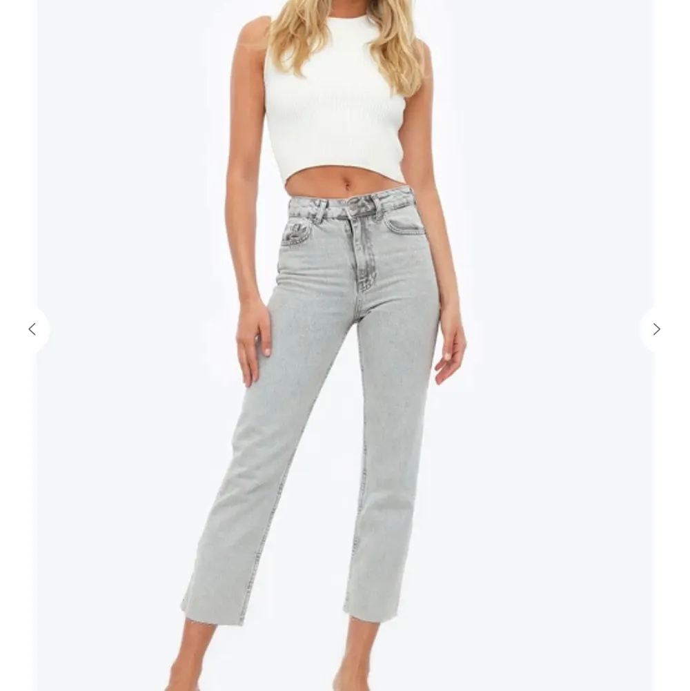 Gråa mom jeans från chiquelle, har storlek 34 passar mig i längden som är 34 men satt lite för tight för min smak. Alltså är de precis som nya.. Jeans & Byxor.