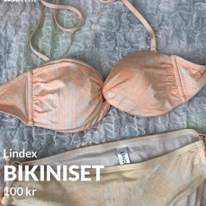 Bikini - En bikini köpt från Lindex. Det går även att ta bort banden från överdelen om man vill det. Använd några gånger på semester. Som ni ser så har trosorna tyvärr tappat färgen lite i tvätten! Frakt tillkommer :))