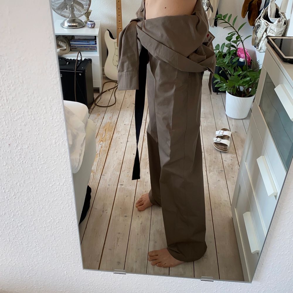 köpte den på afound för någon månad sen men har aldrig använt den. lite stor i storleken. går att användas som vanliga byxor också. långa ben! ordinare pris: 1260kr men var på rea när jag köptr. prislapp kvar. frakt. 63kr om man ej kan mötas i malmö. Övrigt.