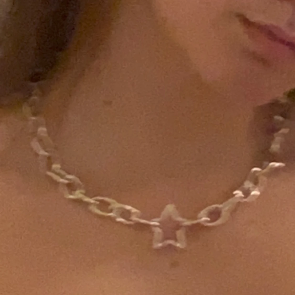 Kedjehalsband med en stjärna i mitten - 91