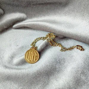 Love halsband - Halsband i kortare modell med ställbar kedja. Köpare betalar frakten, ca 11-22:- 