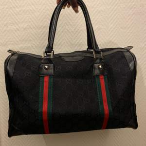 Gucci väska med läderhandtag