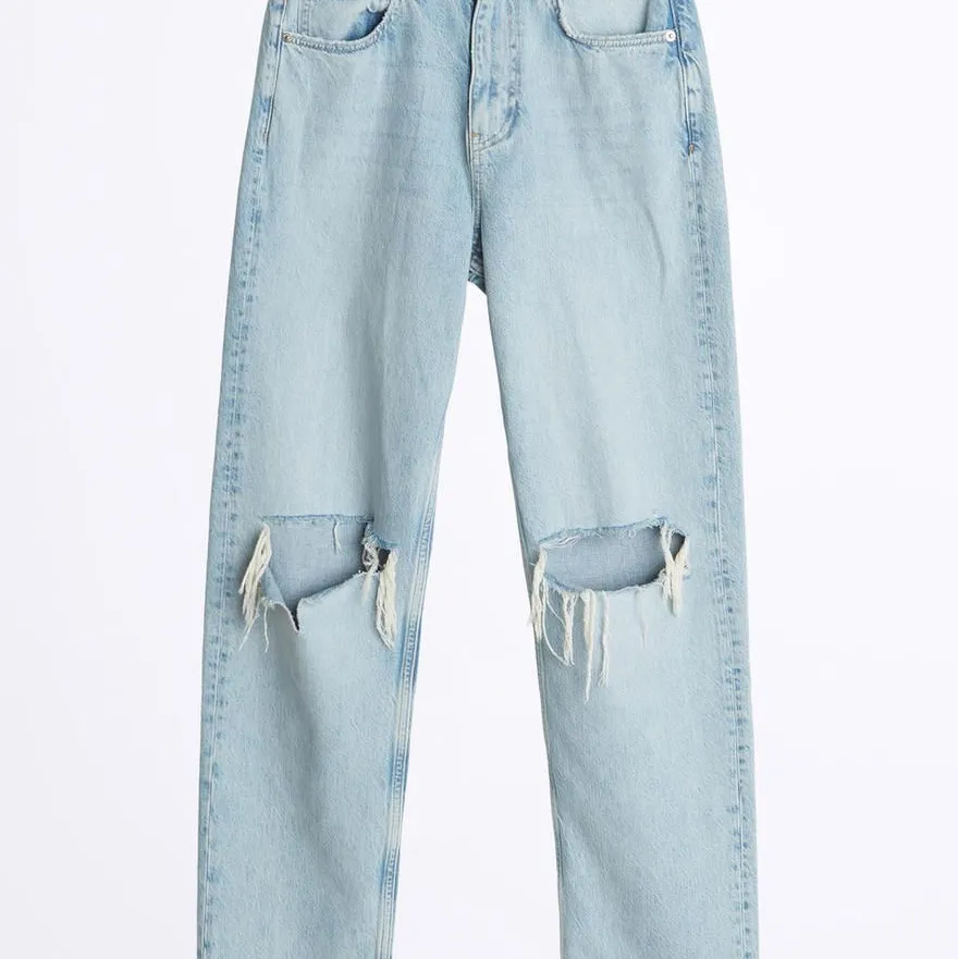 Säljer dessa slutsålda byxor från Gina. Jag har inte använt de många ggr själv 🪐🥰. Jeans & Byxor.