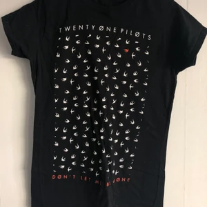 Twenty one pilots - Twenty ome pilots tröja som jag fick köpt i present för några år sedan. Är en S och aldrig använd