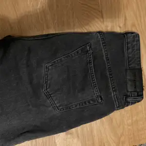 Weekday jeans stl.25/30. Modell Seattle.