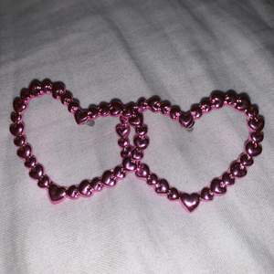 Rosa hjärtformade örhängen från Junkyard. Aldrig använda, rena. 