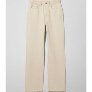 Weekday jeans rowe💜 - Benvita weekday jeans i rowe modellen💜storlek 24 aldrig använda startpris är 150kr om fler är intresserade så blir det budgivning💕