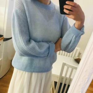  - Mysig tröja från MQ i fin ljusblå färg. Aldrig använd, så i fint skick. Nypris 400kr. Köparen står för frakten 💌 Hör gärna av dig vid eventuella frågor. 