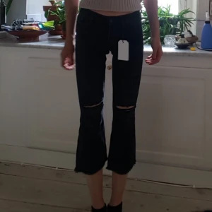  - Helt nya oanvända jeans från Crocker  Storlek 23  Alla lappar kvar  Nypris 599