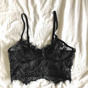  - Spetstopp, oanvänd. Djur finns i hemmet.   60kr för toppen, 10kr för frakten. 