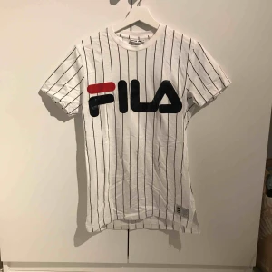  - Fila tröja som år köpt på junkyard för ett tag sen, lite längre i modellen men inte så mycket