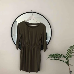  - Mjuk och bekväm klänning köpt second hand i New York 🌞 S/M i strl