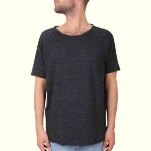  - Säljer en t-shirt från tiger of sweden. Gott skick, stl small :)   köparen står för frakten och betalning sker på swish!