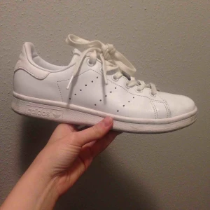 - Stan Smith. Nästan nya. Säljer pga för stora 