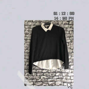  - En slags tröja med en insyd skjorta under från NewYorker i storlek XS. Har aldrig använt den och därmed helt nyskick. För fler bilder går det bra att fråga :) Frakt förekommer. Kan mötas upp i Göteborg.