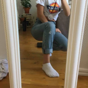  - Jeans från monki som tyvärr är lite förstora i midjan för mig, köpare står för frakt