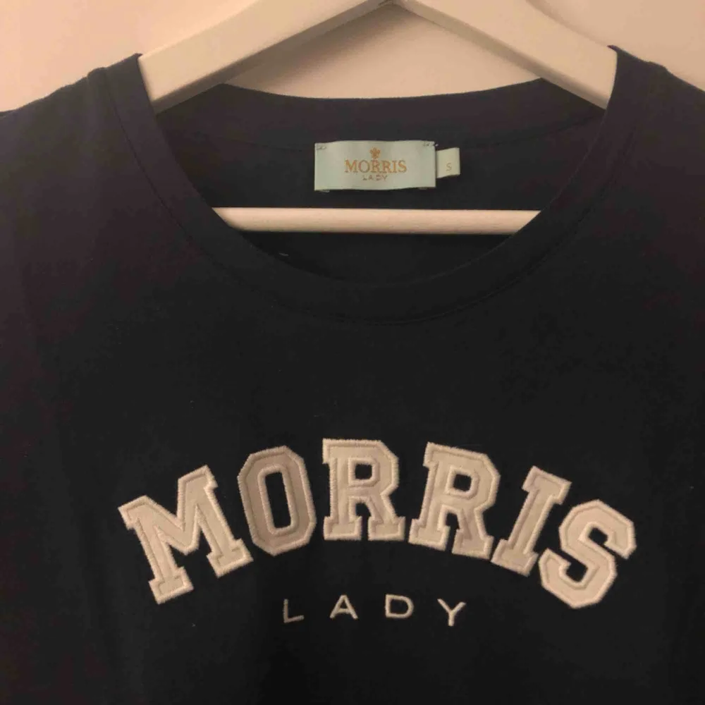 Tshirt ifrån Morris i stl S, använd en gång. Pris kan diskuteras, frakt tillkommer. T-shirts.
