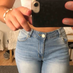  - Snygga ljusa jeans från lager 157, i storlek M, men är helt klart mer som XS/S. Säljer pga att dom är för små:(