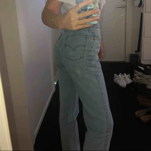  - Säljer ett par jeans köpa på humana som aldrig knappast är använda under tiden jag ägt dem ): De står att de är 30/30 men det e MAX en 27/30. köpte dem förra året i slutet av sommaren och så tyckte jag ej om dem på vintern