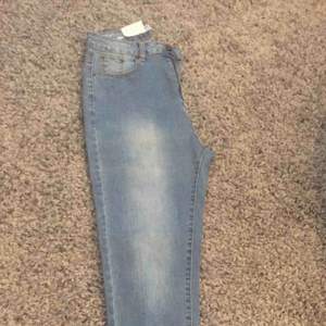 Boyfriend jeans aldrig använda. Lapp kvar 😊 köparen står för frakt 30kr 