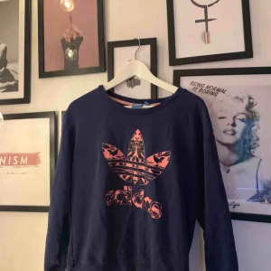  - En jätte fin tröja från adidas , säljer den för 150 + frakt 