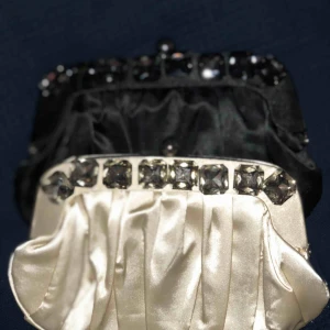  - Väskor oanvända. Jätte fina för fest eller bröllop