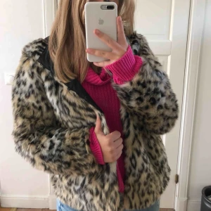  - Den är i stl 44 men funkar toppen för mig som har s, passar utmärkt med en stickat tröja under nu i höst💗fraktar och möts upp i sthlm