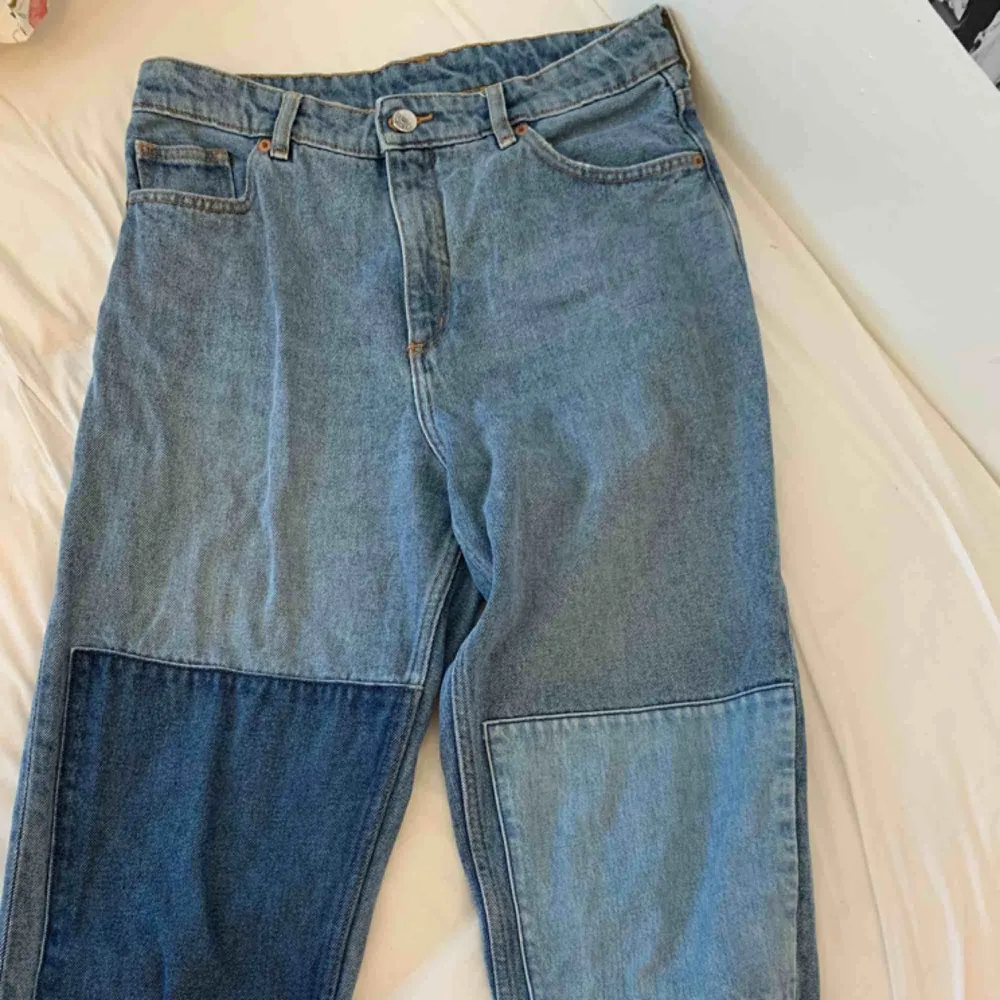 Monkijeans med snygga lappar som säljes pga tyvärr för stora för mig! K. Jeans & Byxor.