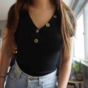  - svart ribbad top från pull and bear. XS. 60 kr inklusive frakt🥳