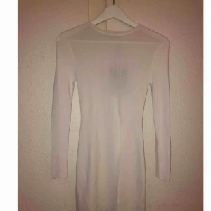  - Tröja med slits. Aldrig använd, lappar kvar 