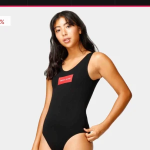  - Aldrig använd bara provat. Köpte den vid 2018 i December och den passar tyvärr inte mig och han inte lämna till backa den :(. Om du vill ha fler bilder så kan jag fixa det utan problem 💗😊