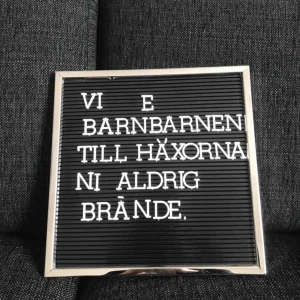  - trapphustavla!! frakten är inräknad i priset! superfin och alla bokstäver skickas med, + lite olika tecken 🥰🥰🥰