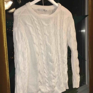  - Säljer min stickade tröja superfin använd en gång kommer inte till användning mer då de inte är min stil 