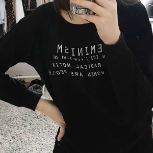  - Helsvart, skulle rekommendera till lite mer högmidjade byxor Frakt tillkommer