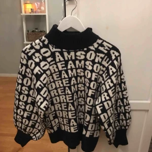  - Superfin och mysig tröja från hm! Köpare står för frakt (59kr). Oanvänd och prislapp kvar