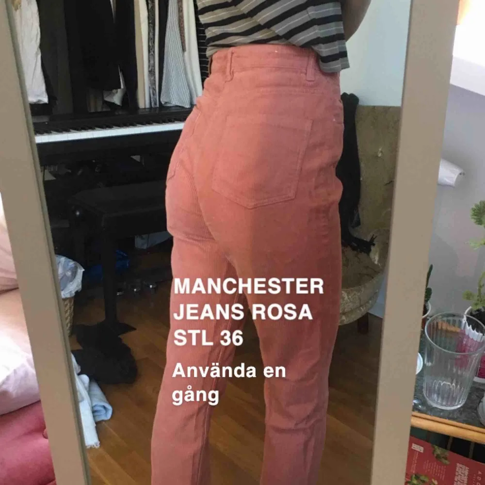 Rosa jeans i Manchester från asos. Stl 36 . Jeans & Byxor.