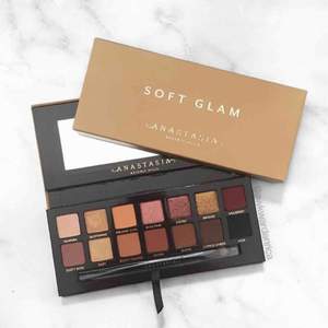 ABH ögonskuggspalett ”SOFT GLAM”. Obruten förpackning. Pris kan diskuteras.  Originalpris på kicks: 545