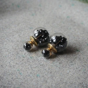  - örhängen 25kr/par frakt 10 kr 