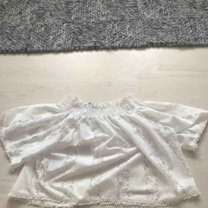  - Fin spetsblus från Gina. Bra skick