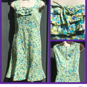  - Jättefin somrig klänning från 60-talet. Passar XS och S. Fint skick! Frakten ingår