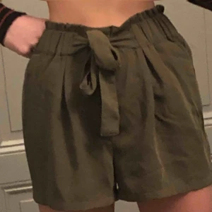  - Super söta shorts från BikBok. Är så gott som nya! Köpte för typ 100kr men tycker själv att de var lite överprisade. Storlek S men skulle säga passar allt från XS till M.  Kan mötas upp eller posta! Pris kan diskuteras!