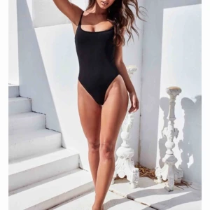  - Svart baddräkt från Chiquelle Swimwear. Lappen kvar. Nypris 799 plus frakt. Bjuder på frakten 