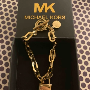  - Helt ny Mk armband i guld rostfritt stål (hypoallergenic) 