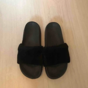  - Tofflor, fint skick. Storlek 40.