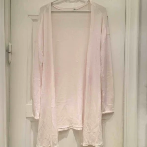  - Från H&M i storlek M!  ⚠️OBS! HÄMTAS i Hornstull alternativt skickas mot att köparen betalar fraktavgift. Möts endast upp om köparen köper för 100kr eller mer!⚠️